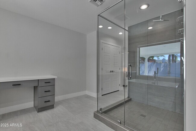 Building Photo - 4241 E Calle Tuberia