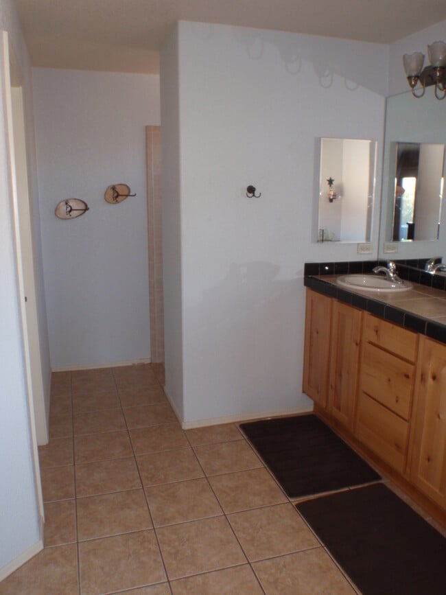 Building Photo - MESA DEL SOL POOL HOME