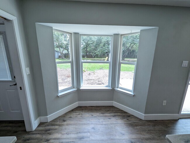 Building Photo - 8717 Sand Pine Dr