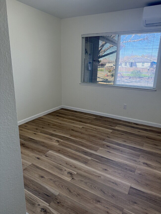 Building Photo - Charming 3-bedroom, 2-bathroom home located in the heart of Brentwood