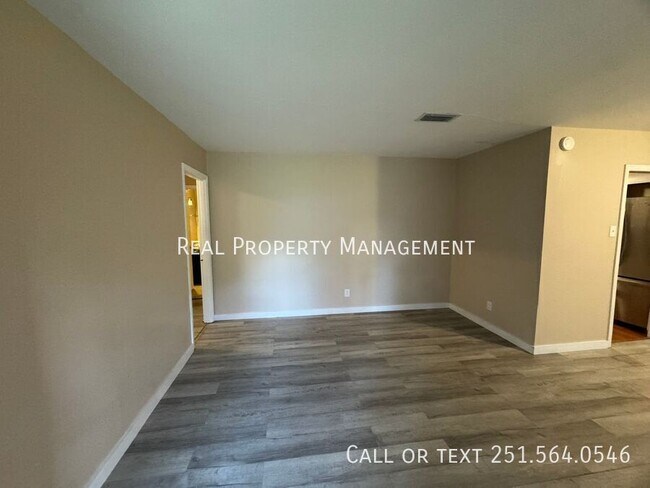 Building Photo - 4440 Nicholl Dr