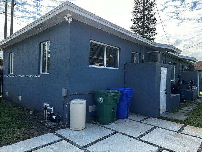 Building Photo - 6844 NW 5th Ave