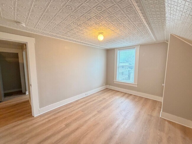 Building Photo - 407 Milton St