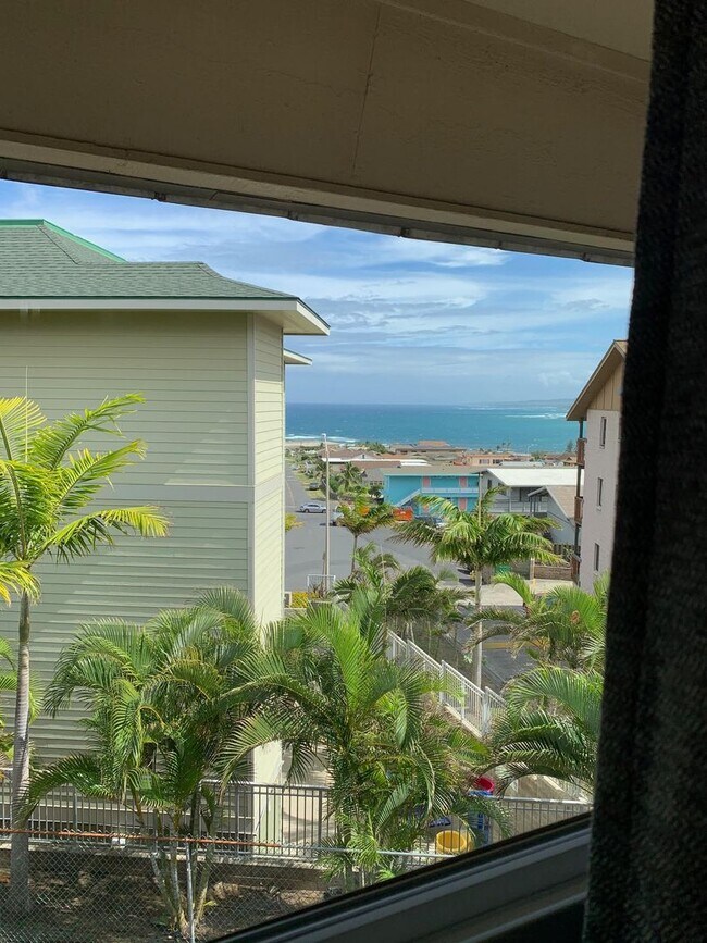 Building Photo - Central location 1 bedroom/1 bathroom with ocean view