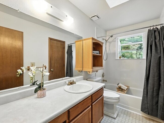 Building Photo - 6290 Pemberton Way