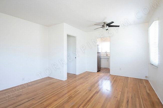 Building Photo - OPEN HOUSE: 1/31 10:30-11:30AM ~ 1 MONTH FREE!  2BR in Great Pacific Beach Location!