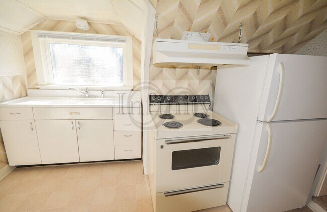 Building Photo - 2020/2022 Eastwood Rd SE