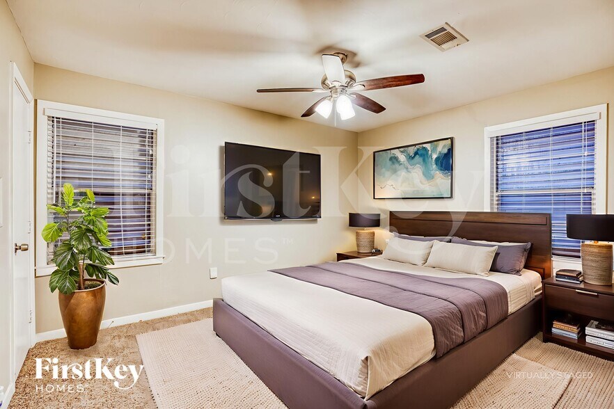 Building Photo - 1610 13th Ave N