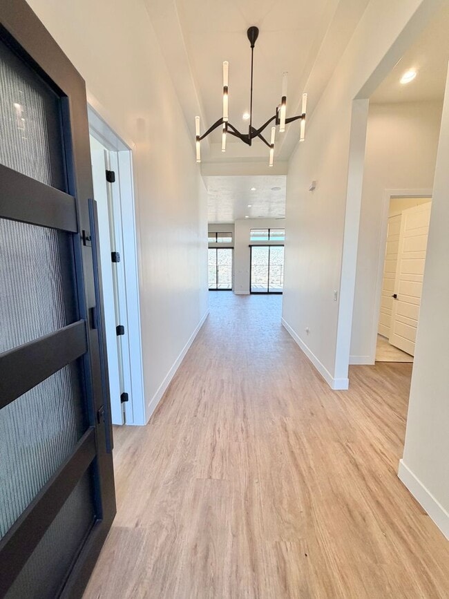 Building Photo - Beautiful Single-Level Home with Trail Access & Stunning Views!!! Pet Friendly!