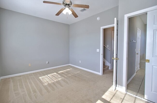 Building Photo - 127 Davila St
