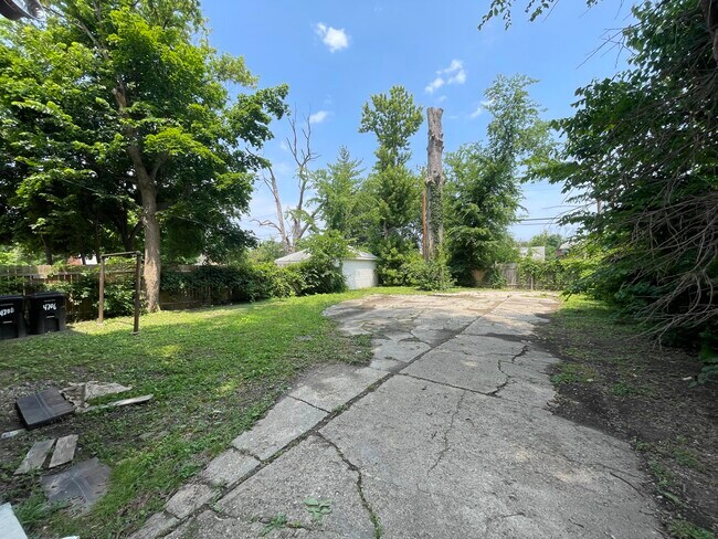 Building Photo - 4708 Lakewood St