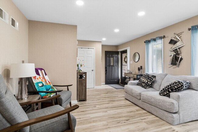 Building Photo - 407 Greenfield Rd