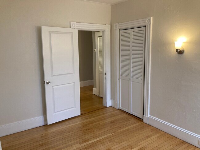 Building Photo - 50 State St