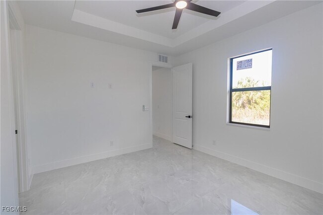 Building Photo - 843 Duplex St E