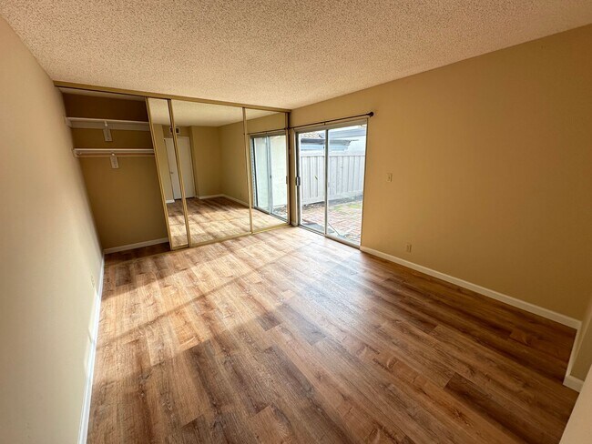 Building Photo - 2 Bed 2 Bath W/ Attached 2 Car Garage