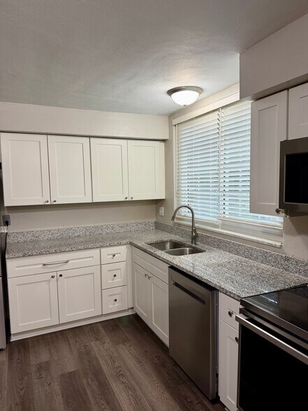 Building Photo - 24 Tower Hill Ct