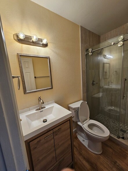 Building Photo - 842 Via Bella Donna