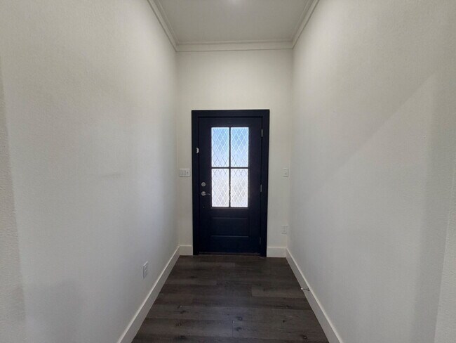 Building Photo - 405 Ranger St