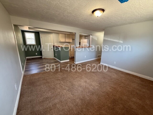 Building Photo - NO DEPOSIT option available for qualified ...