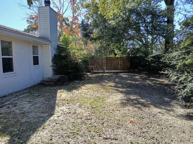 Building Photo - Charming Upgraded Cottage Near Pensacola’s...