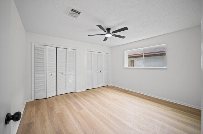 Building Photo - 10935 Silkwood Dr