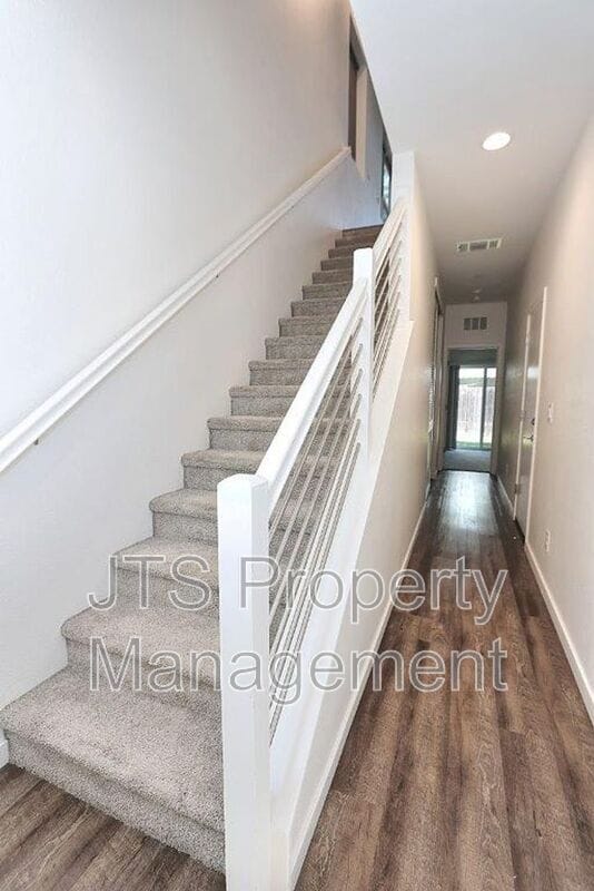 Building Photo - 396 Midstream Ln