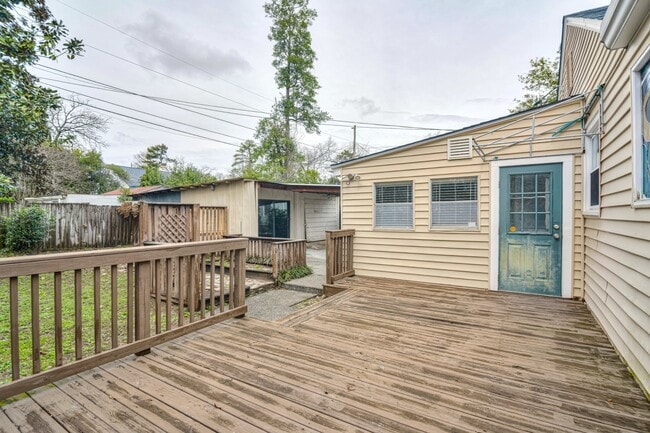 Building Photo - 1741 Oak Dr