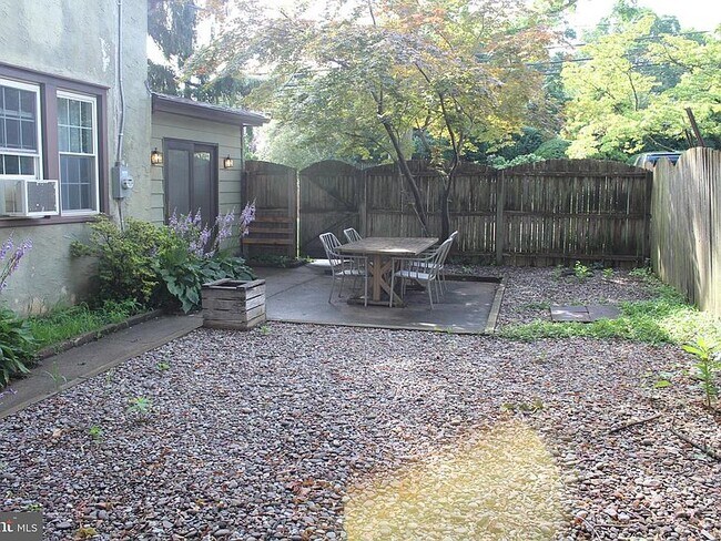 Building Photo - 744 Rydal Rd