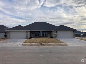 Building Photo - BEAUTIFUL HOME