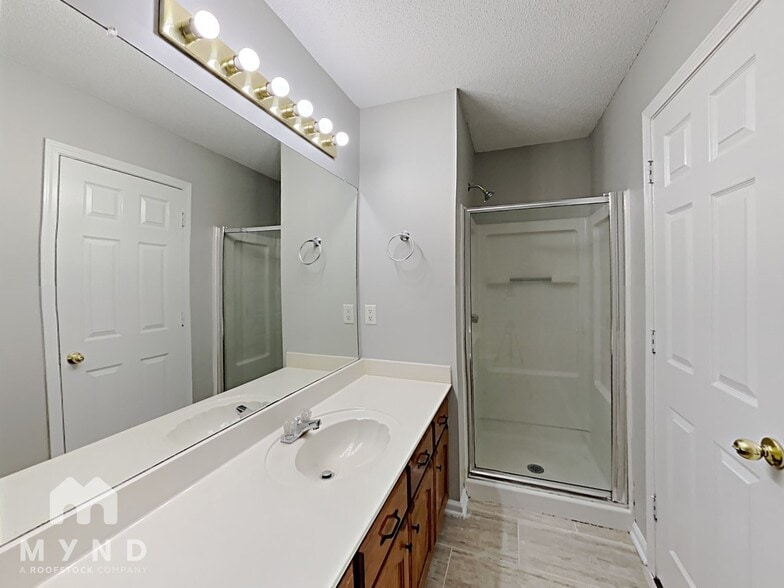Building Photo - 7825 Sarah Ann Dr S