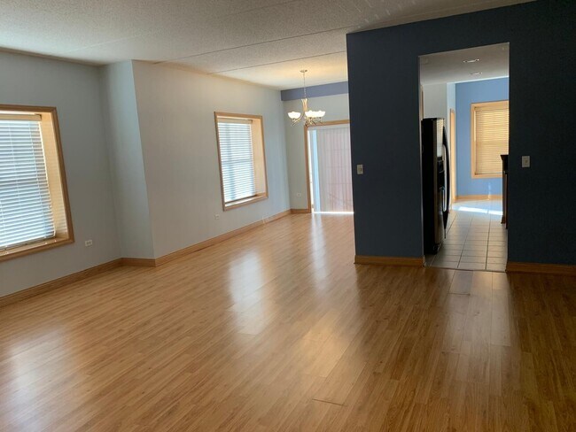 Building Photo - 101 Pointe Dr