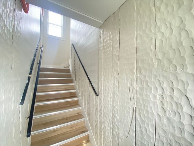 Building Photo - 125 N Main St