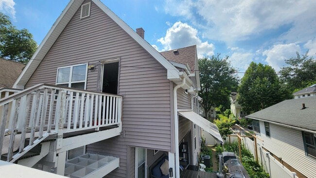 Building Photo - 513 S Brooks St