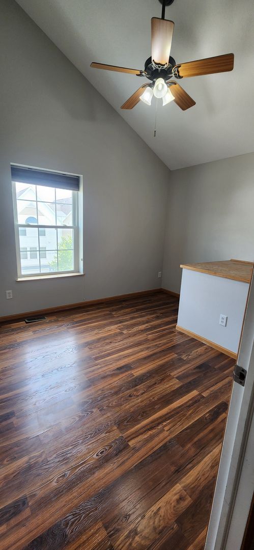 Building Photo - 2 bed 2 Bath Town House