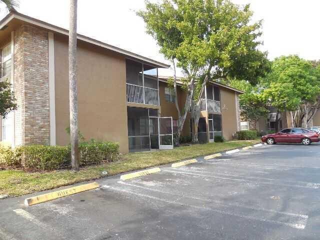 Building Photo - 8393 Royal Palm Blvd
