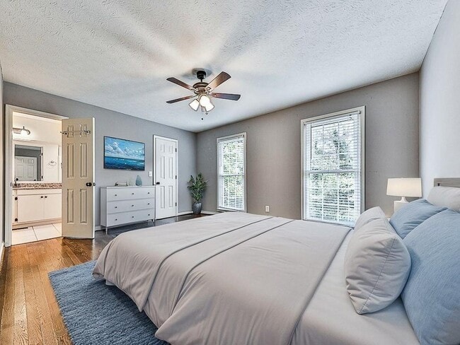 Building Photo - 63 Geraldine Dr SE