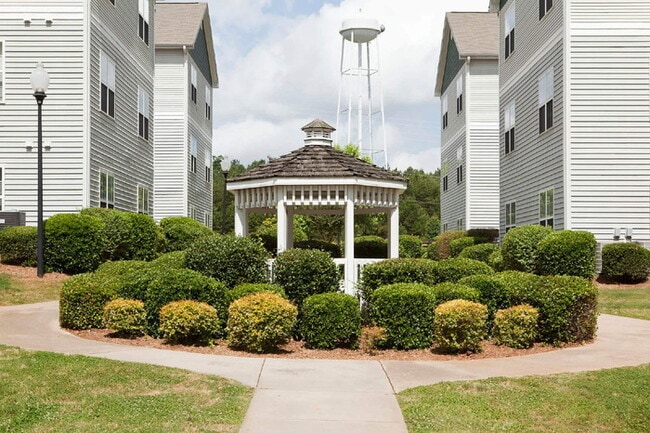 Building Photo - "Charming 1-Bedroom Townhouse Retreat on Campus Drive!"