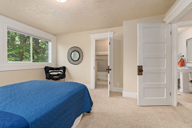 Building Photo - 3 Bedroom 3 Bathroom home in desirable North Boise.