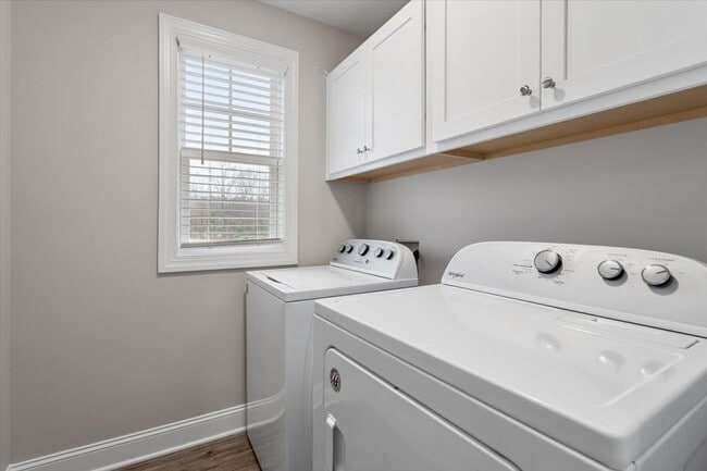 Building Photo - Charming 4 Bed, 3Bath in Clayton, NC