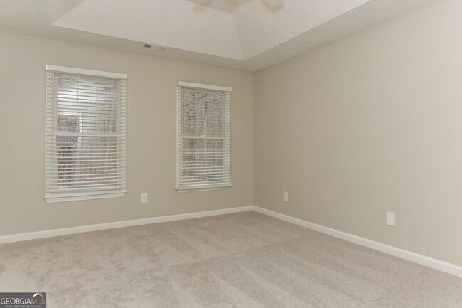 Building Photo - 2 Paces Lakes Ridge
