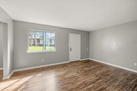 Building Photo - Charming 2/1 unit facing Golf Course