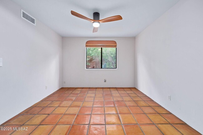 Building Photo - 9020 N Jessy Ln
