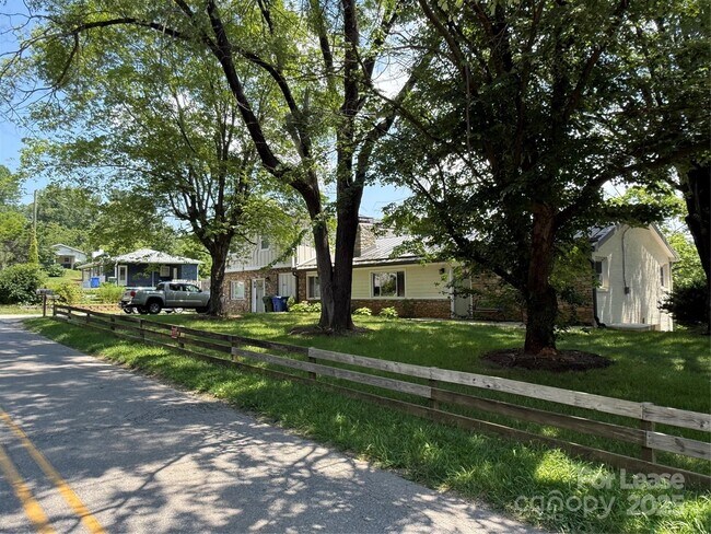 Building Photo - 303 Hi Alta Ave