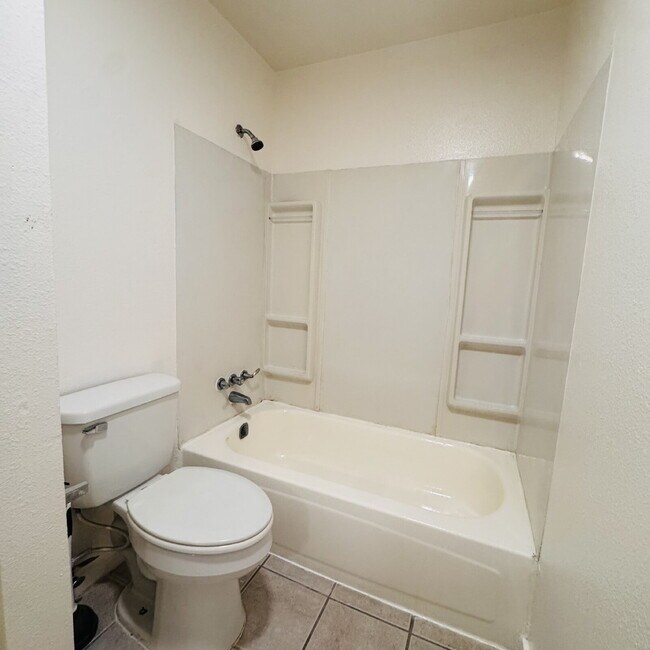 Building Photo - Welcome home to your 2 Bedroom | 1 Bathroom Apartment located in Nederland, TX.