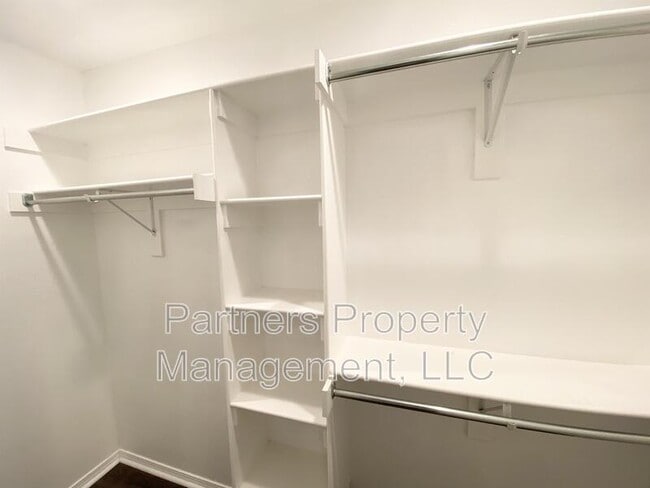 Building Photo - 201 Hindman Dr