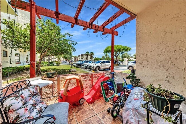Building Photo - 8550 SW 149th Ave