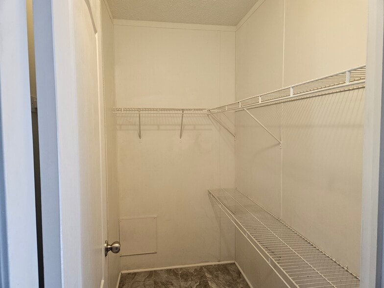 Building Photo - 39 Lynnwood Cir
