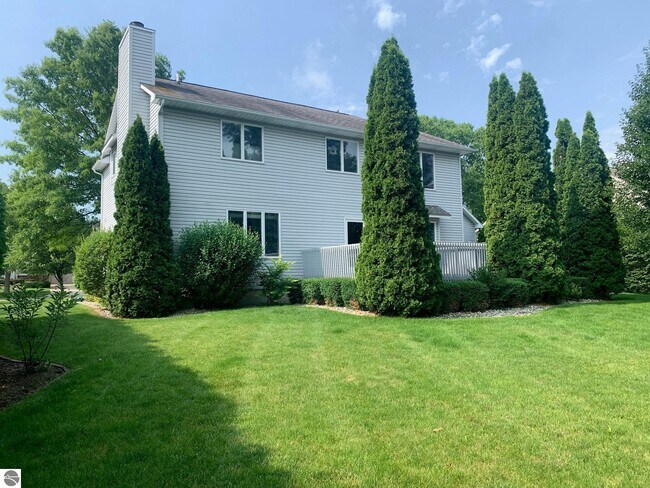 Building Photo - 1631 Eastpointe Dr