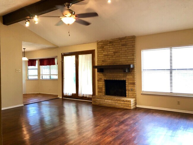 Building Photo - 6726 Country Field Dr
