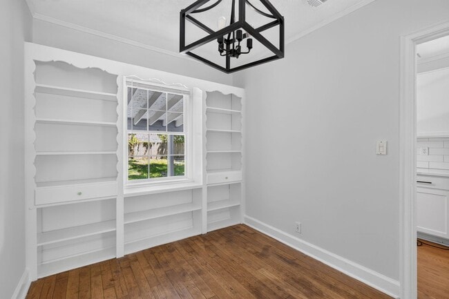 Building Photo - 216 E 57th St